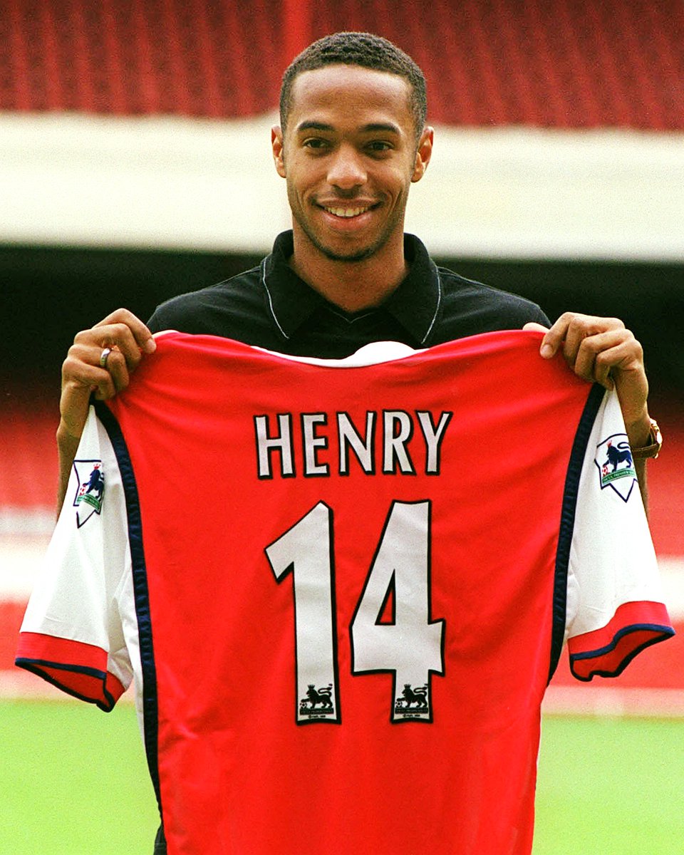 Footballtweet's tweet photo. 📅 On this day, 24 years ago, Arsenal signed Thierry Henry for just £11m from Juventus. 

👤 Games: 376
⚽️ Goals: 228
🏆 Premier League: 2
🏆 FA Cup: 2
🏆 Community Shield: 1
🥈 Champions League runner-up: 1

PL Golden Boot 🏅🏅🏅🏅
PFA POTY 🥇🥇
FWA POTY 🥇🥇🥇 https://t.co/gHcqhXBZEY