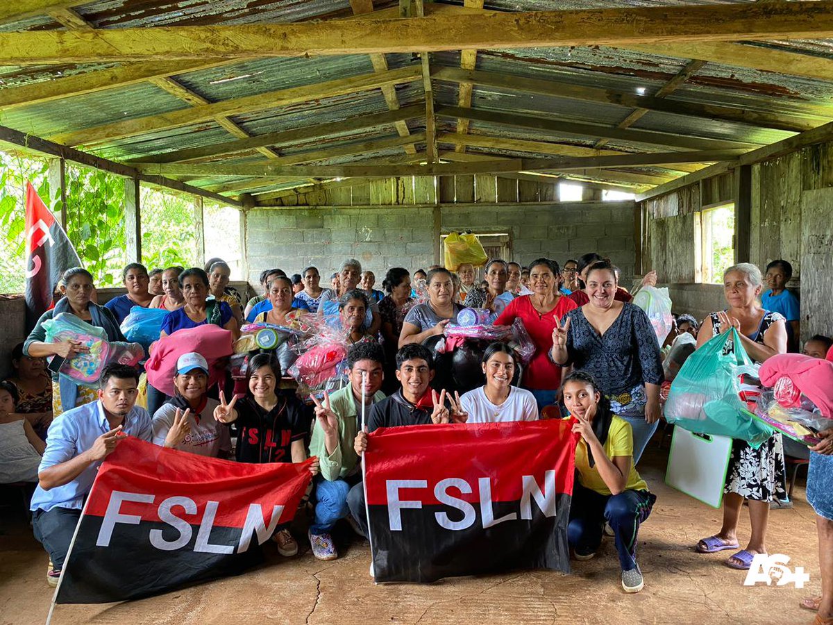 #Nicaragua 🇳🇮 | La Promotoria Solidaria de Juventud Sandinista, realizó entrega de 50 paquetes solidarios de utensilios para el Hogar a familias de la comunidad Los Angeles, en #NuevaGuinea.🇳🇮✊🏻🍴🥄🔪🍽️