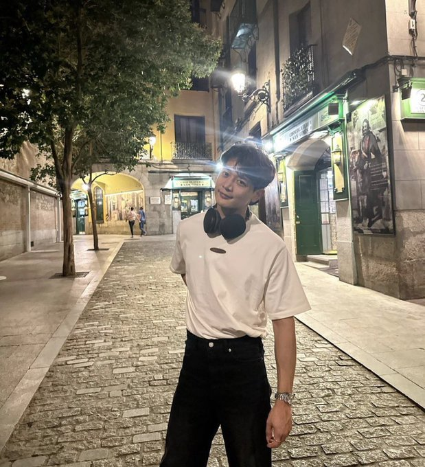 blouming_'s tweet image. ok but WHO are taking these pics because