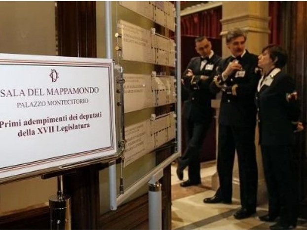 DavideR46325615's tweet photo. CONDIVIDETE QUESTA VERGOGNA!
- Stipendio usciere a Montecitorio = 10.477 €uro.
- Stipendio base Vigile del Fuoco = 1.013 €uro. https://t.co/Fo8HmgiMLf
