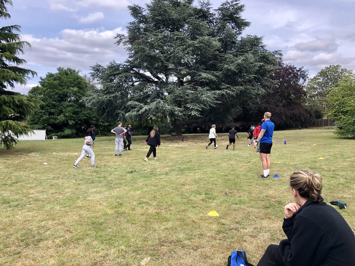 Impromptu football match with ⁦@OxleasNHS⁩ service users & staff from ⁦@OxleasForensics⁩, played on the Memorial Hospital front lawn. Greenwood ward were victorious securing a 2-0 win ⚽️🌈 next up is a game of rounders! #exercisetherapy #nhs #Oxleas