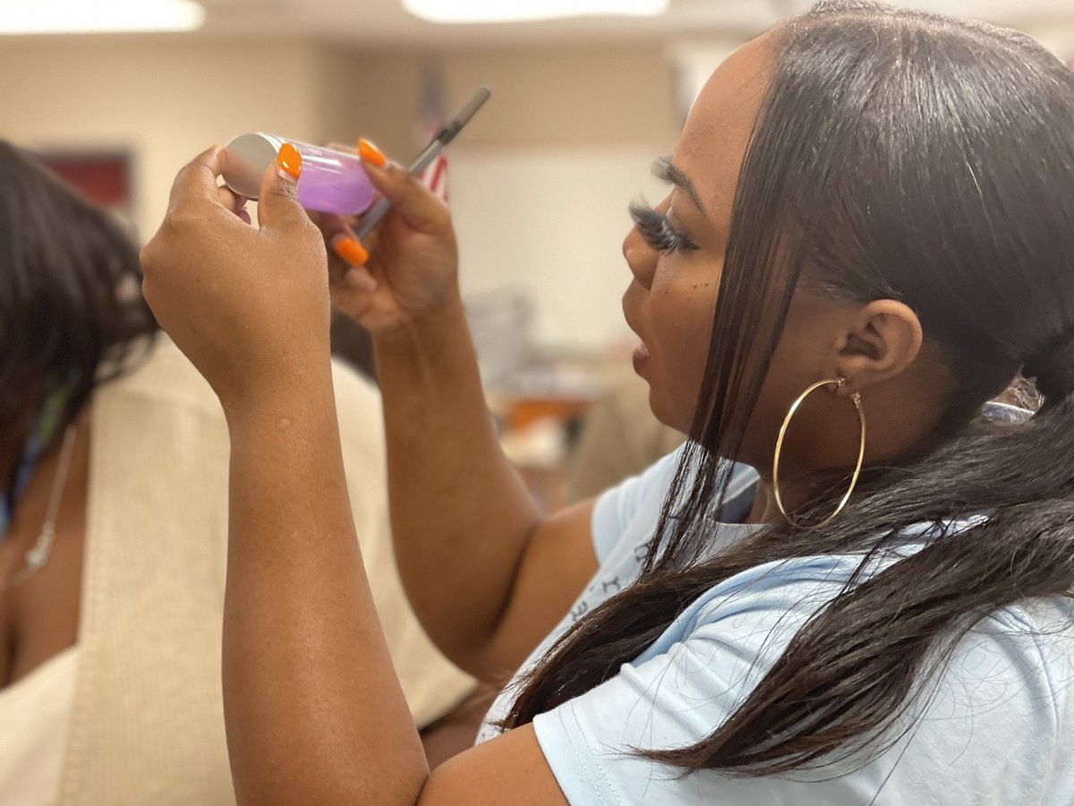 Humble_2ndSci's tweet image. Do science to learn science!! Our new secondary science teachers are eager to have their students BE scientists in their classrooms! #ALLstudentsAREscientists #explorebeforeexplain #rootedintherealworld  #doingsciencedaily