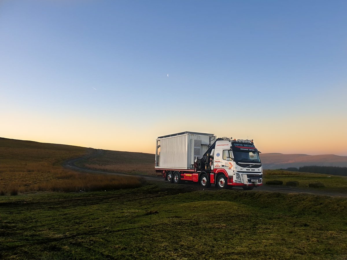 DWTransport's tweet photo. Take a moment to appreciate our trucks with some amazing scenery 🌄🗻
#sunset #mountains #Volvo https://t.co/l4iTXHby37