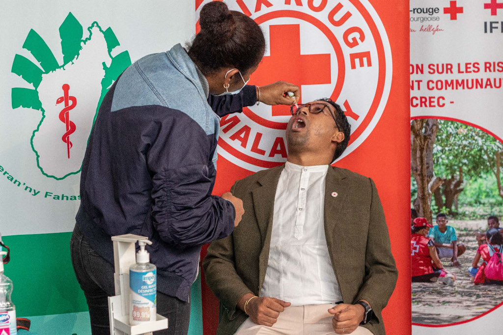 MariaMercedes_M's tweet photo. .@MadaRedCross and @IFRCAfrica teams are leading by example by getting vaccinated against polio, as part of @Msanp_Mada ongoing campaign! https://t.co/6ibSiEhFQB