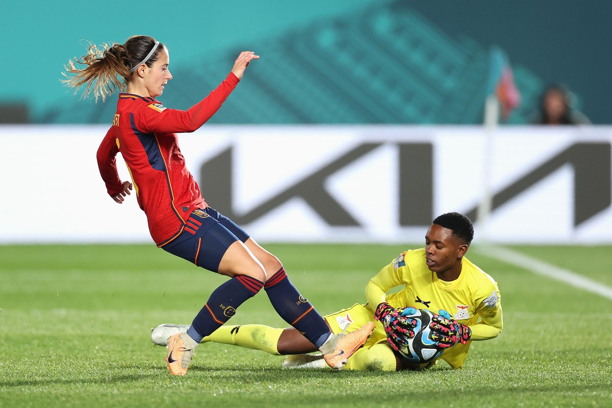 AfroSportTV's tweet photo. Eunice Sakala 🇿🇲 Appreciation post 👏🏽👏🏽👏🏽

It could have been more than 5 goals for Zambia, but the 21-year-old goalkeeper delivered a Player of the Match performance between the sticks.

#Afrosport #FIFAWWC #Zambia #Sakala #ESPZAM #BeyondGreatness https://t.co/LL567FNh4M