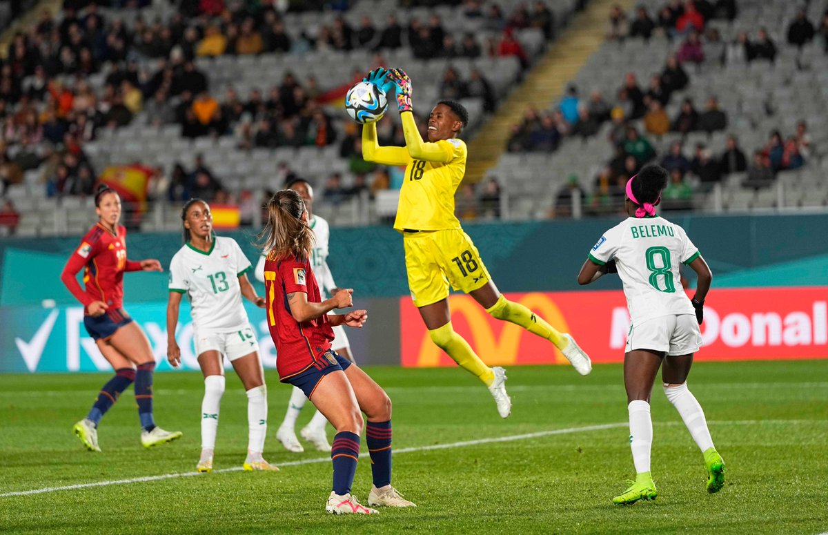AfroSportTV's tweet photo. Eunice Sakala 🇿🇲 Appreciation post 👏🏽👏🏽👏🏽

It could have been more than 5 goals for Zambia, but the 21-year-old goalkeeper delivered a Player of the Match performance between the sticks.

#Afrosport #FIFAWWC #Zambia #Sakala #ESPZAM #BeyondGreatness https://t.co/hfkceurxtq