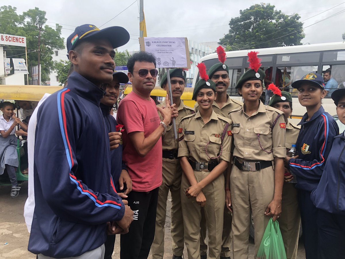 kiishankumar's tweet photo. #KargilDiwas 
#SafeDriveAndStayHappy
NS PATEL ARTS COLLEGE •
NCC CADAT• https://t.co/zKZFkhswRR