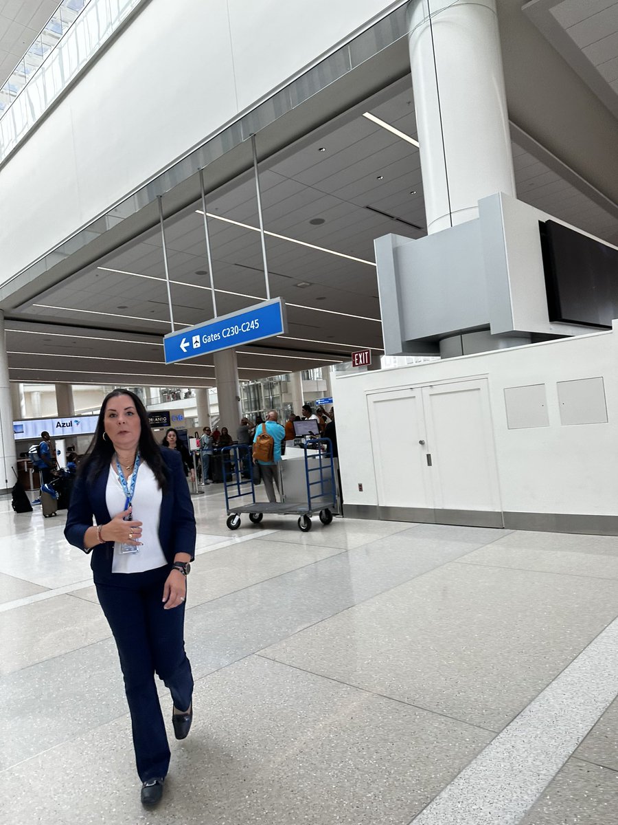 IzzyG23's tweet photo. @JetBlue she didn’t even hear me out, cut me off and when I started to raise my voice, she walked away hands up like a child. I took her picture &amp; she then blocked my flight and would not let me fly until I deleted her picture. My mother and mother law begged her &amp; again she… https://t.co/rTRBQFnzY0