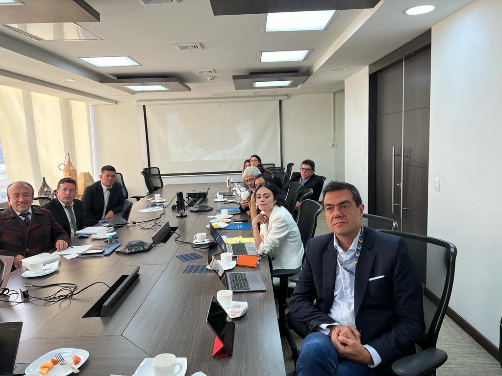 puentesjc's tweet photo. Estuvimos reunidos con @thermowire, @MinAmbienteCo y @MincomercioCo con el objetivo de fortalecer la cadena de transición energética para la producción nacional de paneles solares, favoreciendo encadenamientos productivos con mecanismos de financiación, apoyos  e #IED. https://t.co/ISTs5uIS5k