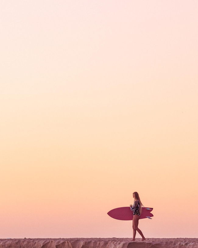 Red sky at night, surfers delight 🌅
📷: letmesea