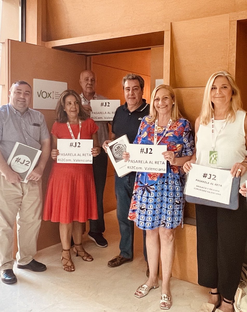 MovimentoJ2CV's tweet photo. Abogados y Procuradores #J2COMUNIDADVALENCIANA 
nos hemos reunidos con parlamentarios de @vox_cv 
en les Corts Valencianes .
Han entendido nuestras reivindicaciones .
Gracias por escucharnos 
@davidmunoz36 @JoseMa_Llanos https://t.co/lzakEQsKtU