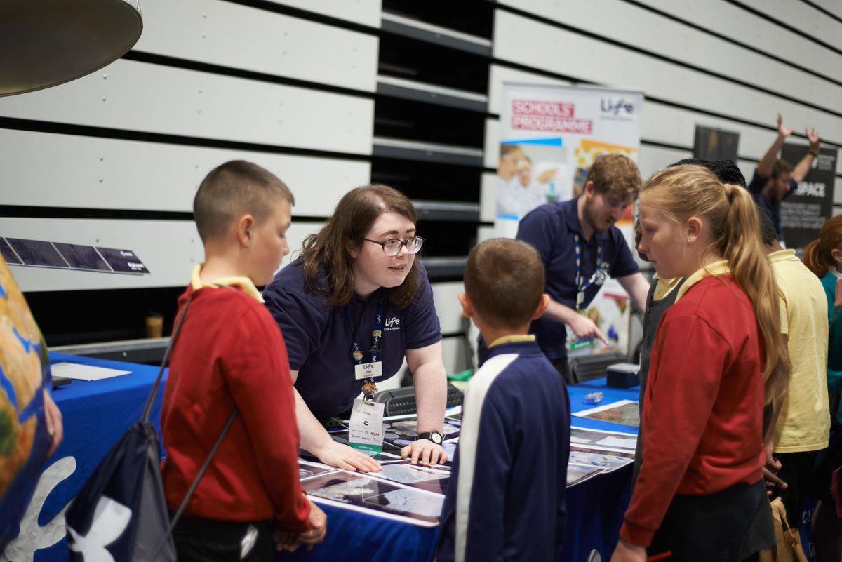 scienceatlife's tweet photo. Latest newsletter out now! 🗞️
Find out what's been happening, including:
🧪 Life was part of #StemFest23, an annual hands-on celebration for schoolchildren to meet and engage with North East learning providers and businesses.
🤝 During #RefugeeWeek, we joined forces with local theatre company @curiousmonkey_ to welcome refugees living in Newcastle, to the centre.
🏳️🌈 A new programme of activities celebrating what makes us unique, including a special badge making activity during @northernprideuk
Read more: https://t.co/MG6F7ePhy6