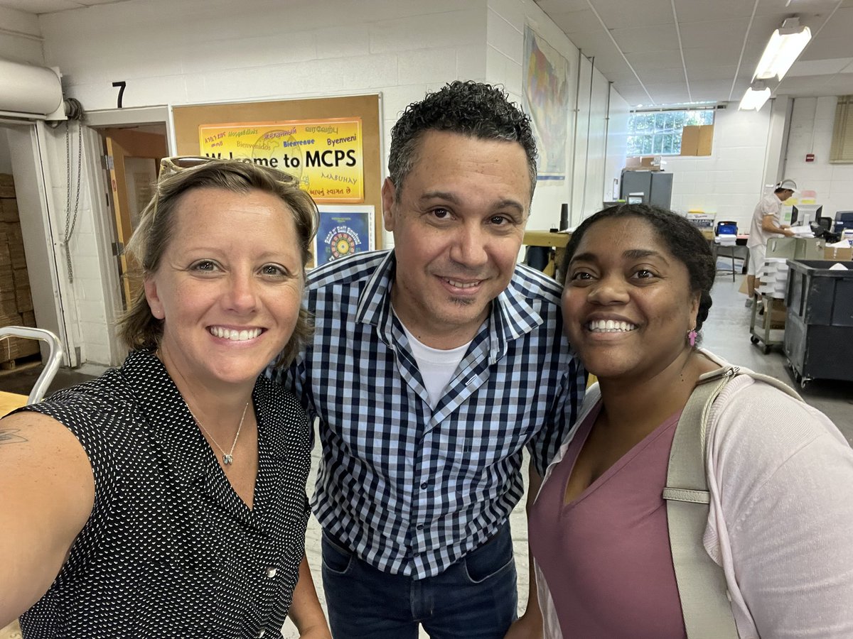 Thomas4Leaders's tweet photo. In MCPS you never know where you will meet family!
Awesome to see our newest APs meeting staff in multiple offices throughout the county!
๐๐พโค๏ธ @AshAshman_AP @QOHSAP_EB @QOHS_SBASantos https://t.co/vGIhlk3eVa