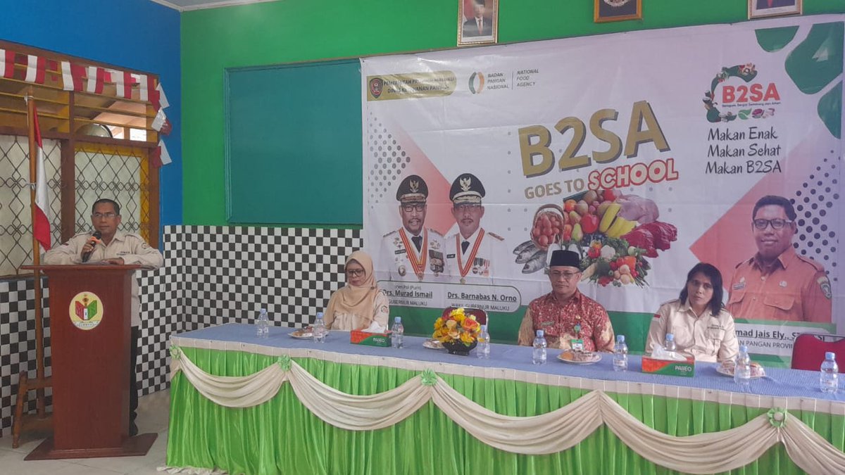 KetapangMaluku's tweet photo. Hari Ke 2 Kegiatan "B2SA GOES TO SCHOOL" di Madrasah Ibtidaya Negeri 1 Ambon. Rabu, 26 Juli 2023. #AyoMakanEnakMakanSehatMakanB2SA (Beragam, Bergizi, Seimbang & Aman) 🫰🫰
#B2SA
#BersamaBangunMaluku
#KetahananPanganRebound https://t.co/zYjkyM3NDk