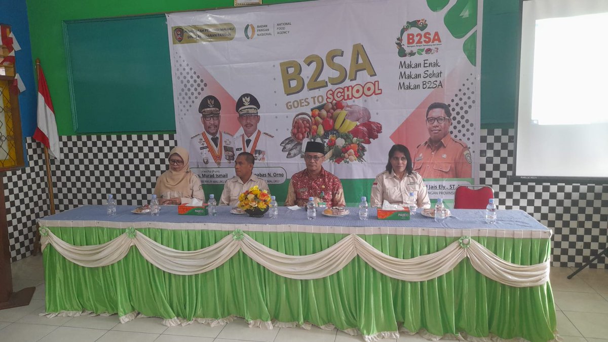 KetapangMaluku's tweet photo. Hari Ke 2 Kegiatan "B2SA GOES TO SCHOOL" di Madrasah Ibtidaya Negeri 1 Ambon. Rabu, 26 Juli 2023. #AyoMakanEnakMakanSehatMakanB2SA (Beragam, Bergizi, Seimbang & Aman) 🫰🫰
#B2SA
#BersamaBangunMaluku
#KetahananPanganRebound https://t.co/zYjkyM3NDk