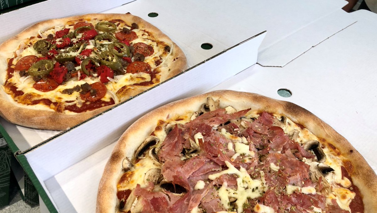 Yummy Mid Week Pizza's #harpospizza