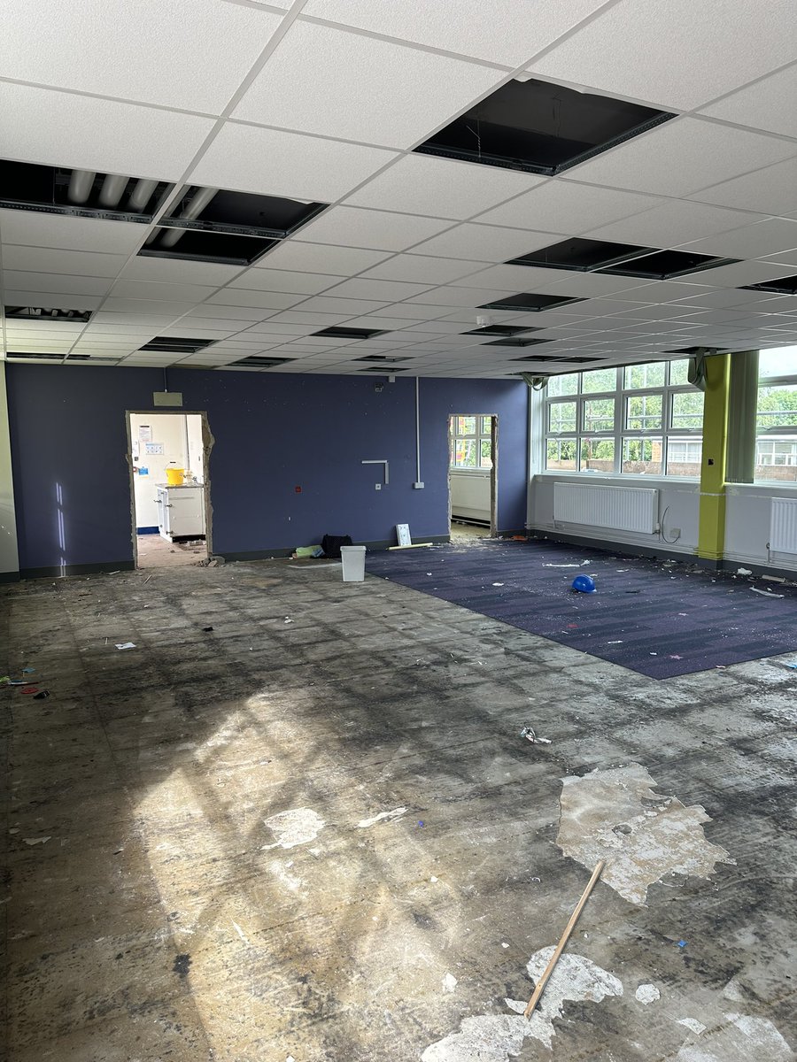 oakwoodws9's tweet photo. The next part of the work has begun - converting two rooms into 4! https://t.co/lim0FGmAG3