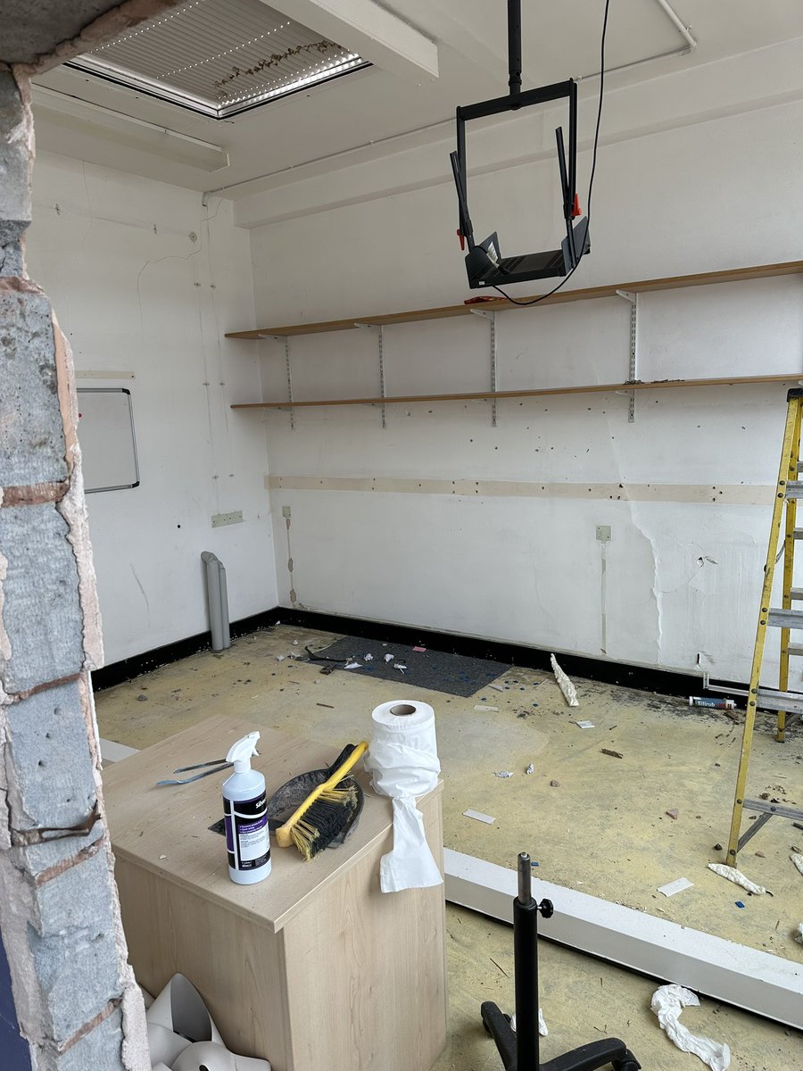oakwoodws9's tweet photo. The next part of the work has begun - converting two rooms into 4! https://t.co/lim0FGmAG3