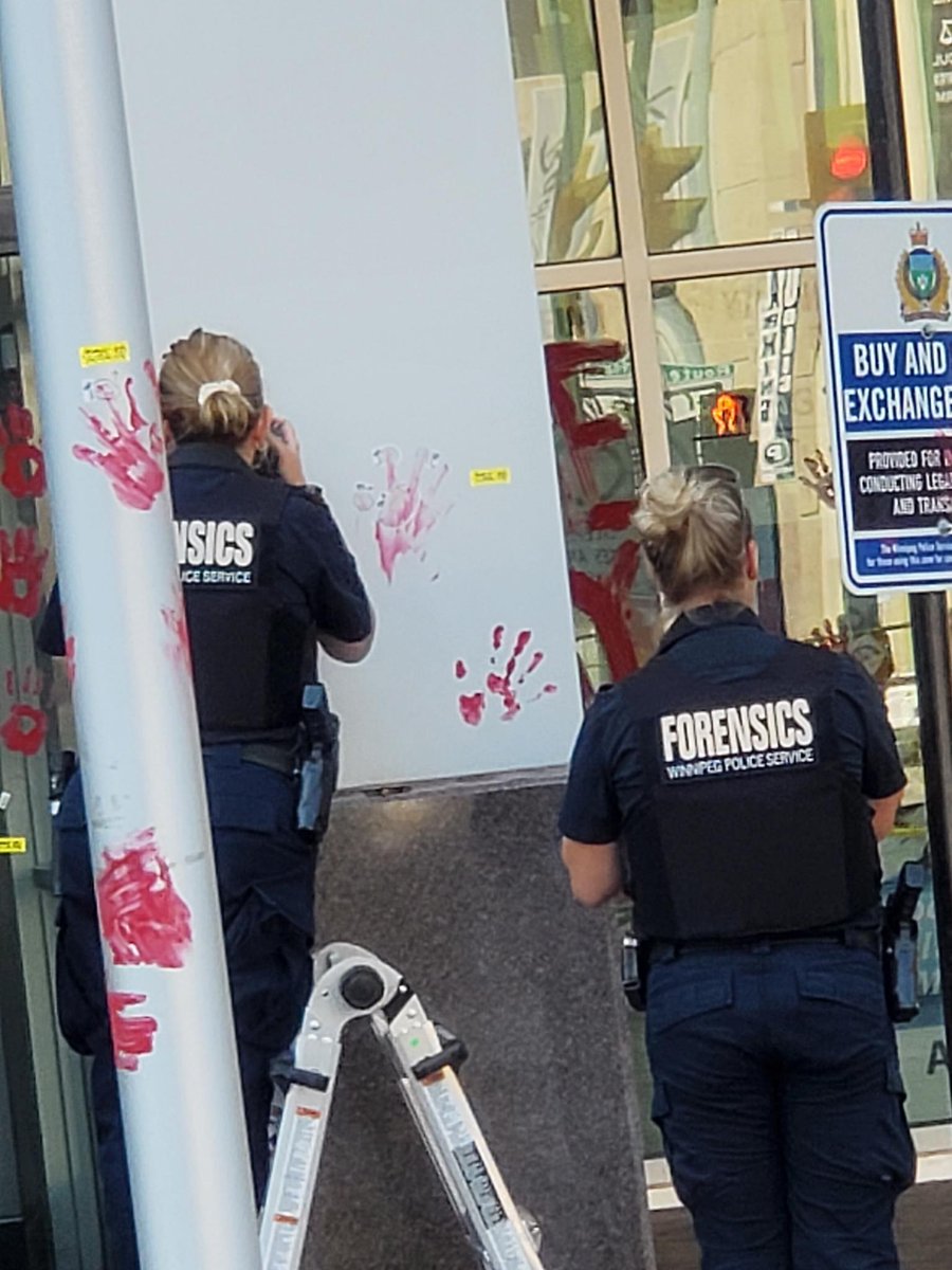 Check this out - the WPS have their FORENSICS team documenting the red handprints on the outside of police HQ.

They're gleefully wasting resources that could be used to SEARCH THE LANDFILLS.