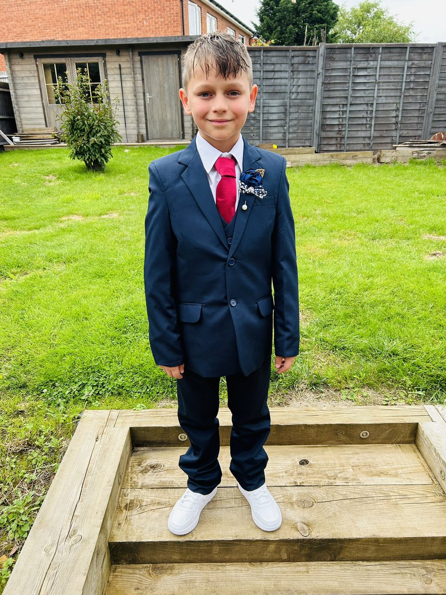 BlandCatherine's tweet photo. School prom ready my handsome boy all grown up. https://t.co/5kYVI0n1WN