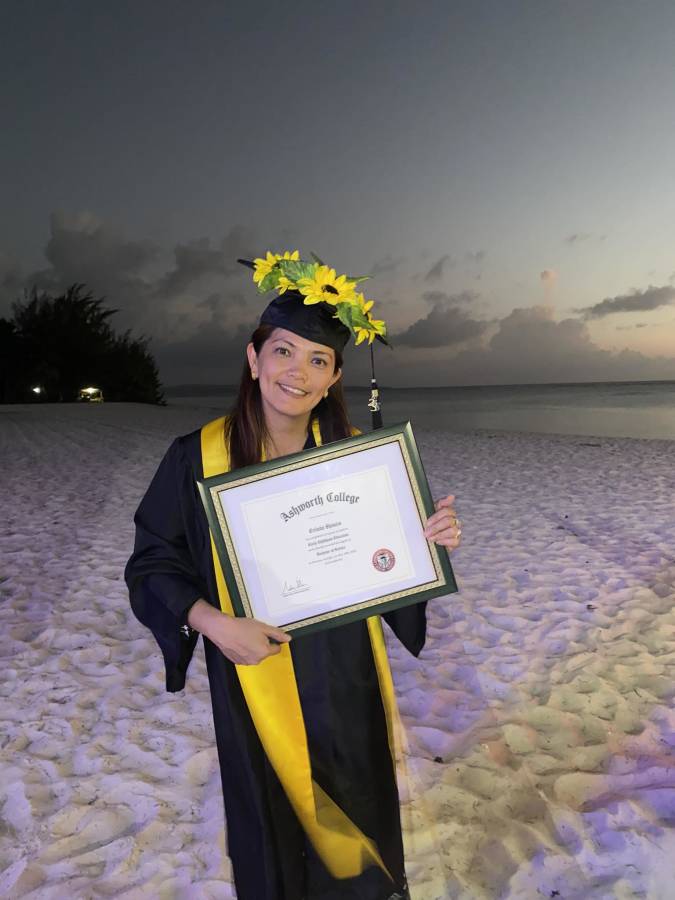 AshworthCollege's tweet photo. 2023 graduate Erlin Soria wants everyone to know that it is never too late to go back to school and achieve your goals. Congratulations, Erlin!🎓 #AWAchieve https://t.co/XIfVO11xIp