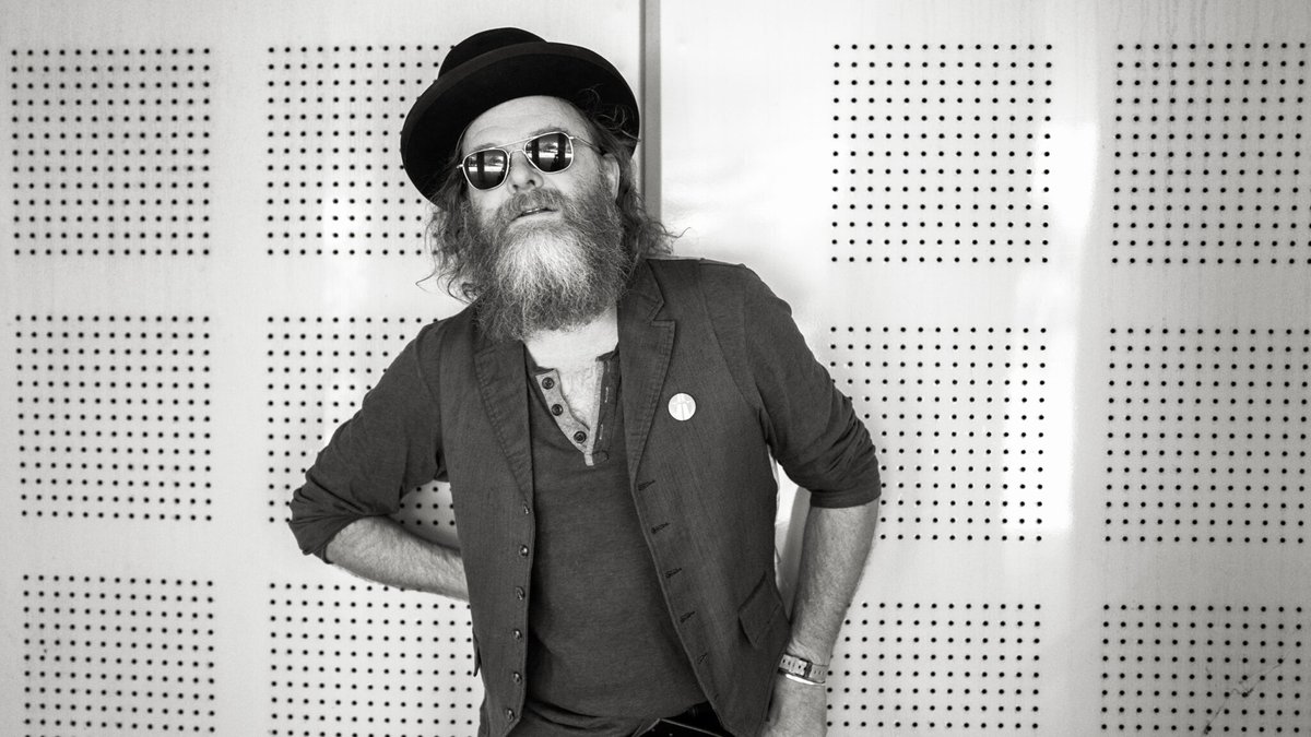 Hey friends! We're putting together a Living Room Tour with the immensely talented Anders Parker. Can you host a show? Please visit the link for details and to submit your place. Thank you! <a href="/andersdust/">Anders Parker</a> #houseshow #livingroomshow

undertowmusic.com/hosts-needed-a…