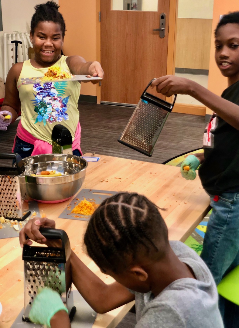 Our @dcpublicschools summer students are learning about new kitchen and garden tools - and how to use them safely. They used graters to grate apples, beets, and carrots for ABC Salad. Many are trying and liking this new food! 🍎🥕 #FoodEducation freshfarm.org/recipes/abc-sa…