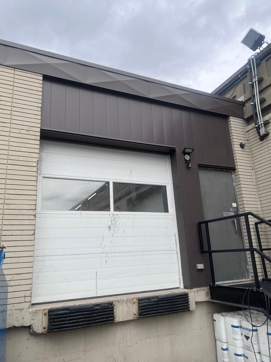 Trimetbp's tweet photo. Our custom commercial flashing and cladding is made to withstand harsh weather conditions and protect your building from water damage.

Metal🤘

#custommetal #buildingenvelope #customdesign #metalcladding #yycconstruction https://t.co/an1lzF1WyE