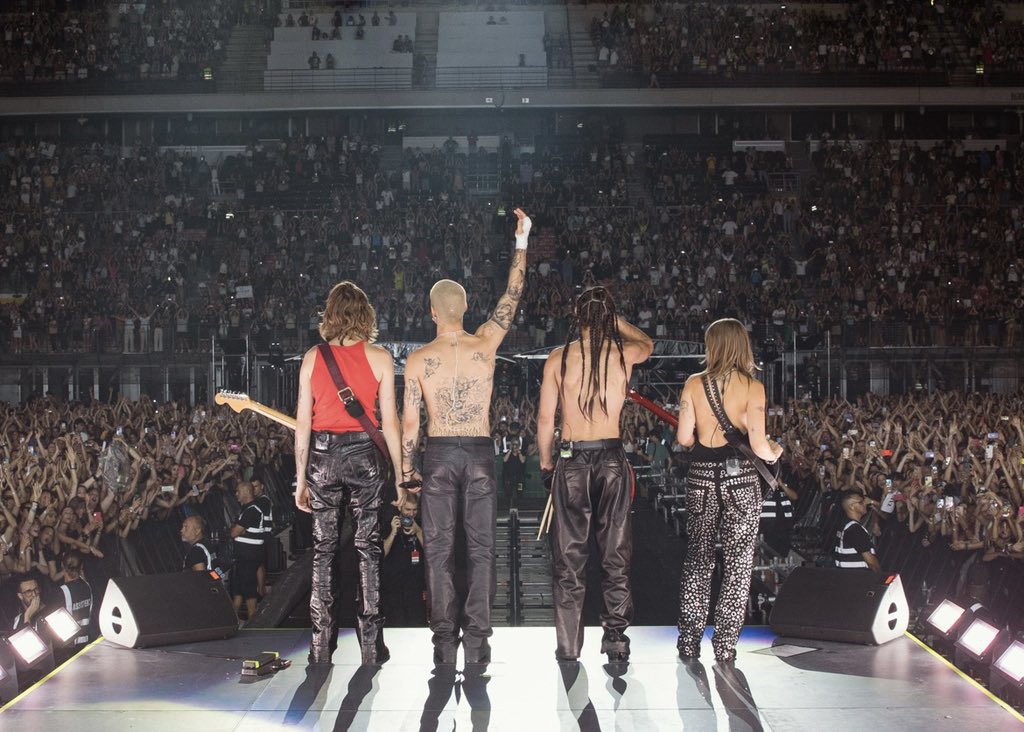 thisismaneskin's tweet photo. Last night, last show 🥹
GRAZIE to each one of you who came to see our first stadium tour!!  It was a dream come true 🌟 WE 💘 YOUUUU!
See you in September on our world tour 💋 https://t.co/INJfGs6CWw
