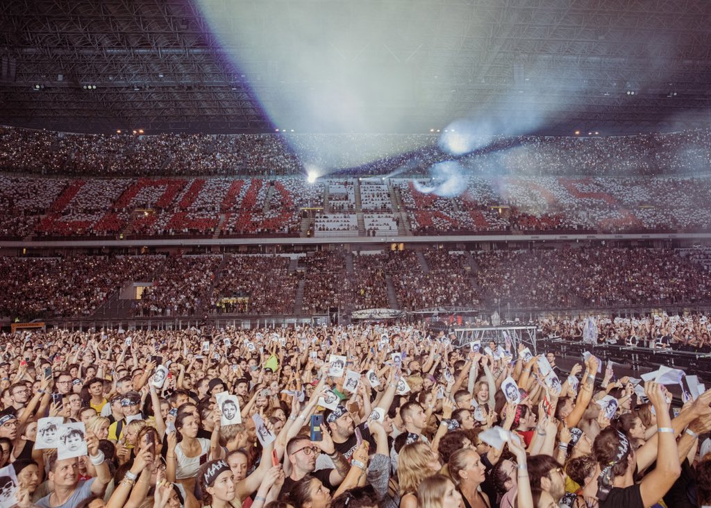 thisismaneskin's tweet photo. Last night, last show 🥹
GRAZIE to each one of you who came to see our first stadium tour!!  It was a dream come true 🌟 WE 💘 YOUUUU!
See you in September on our world tour 💋 https://t.co/INJfGs6CWw