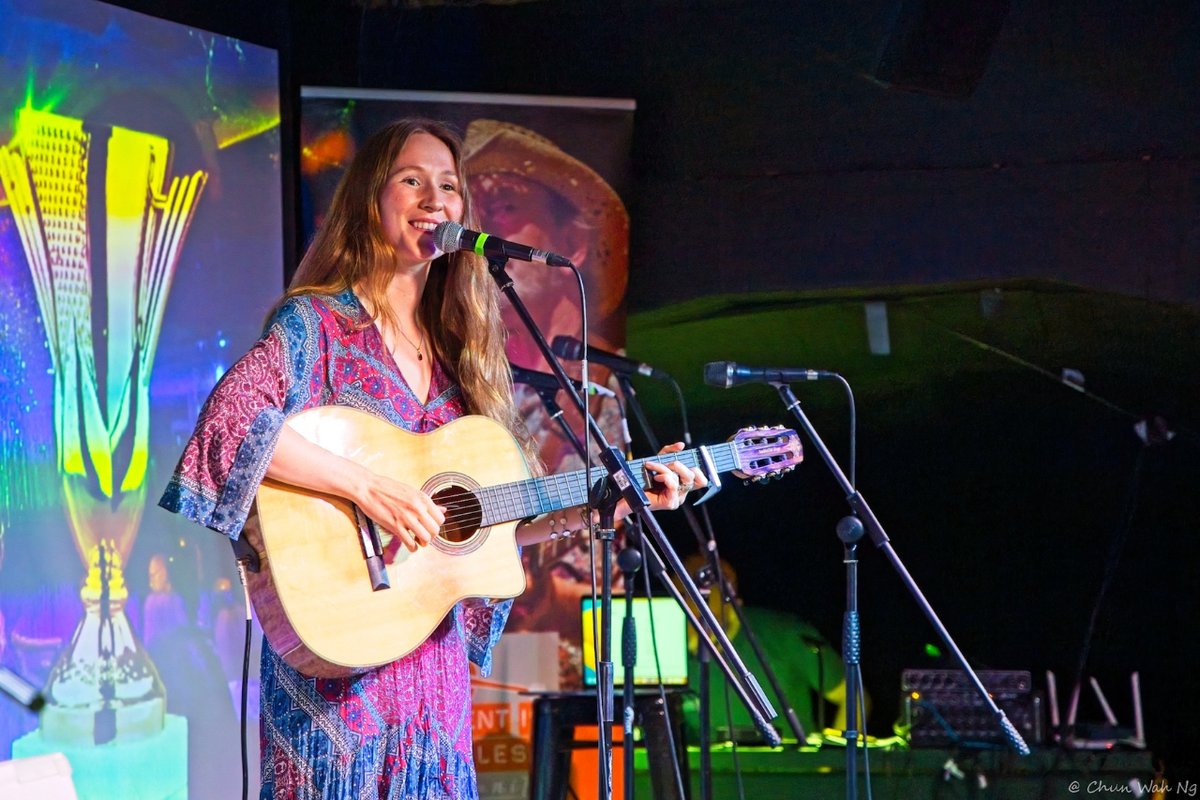 SaskiaGMSings's tweet photo. Feeling blessed to perform and host the Talent Is Timeless 2023 showcase in London! 🎵 It's inspiring to see the love and passion mature songwriters pour into their craft. #MusicPassion #TalentIsTimeless #Songwriters Pic by Johnny NG https://t.co/8oJDQ9by21