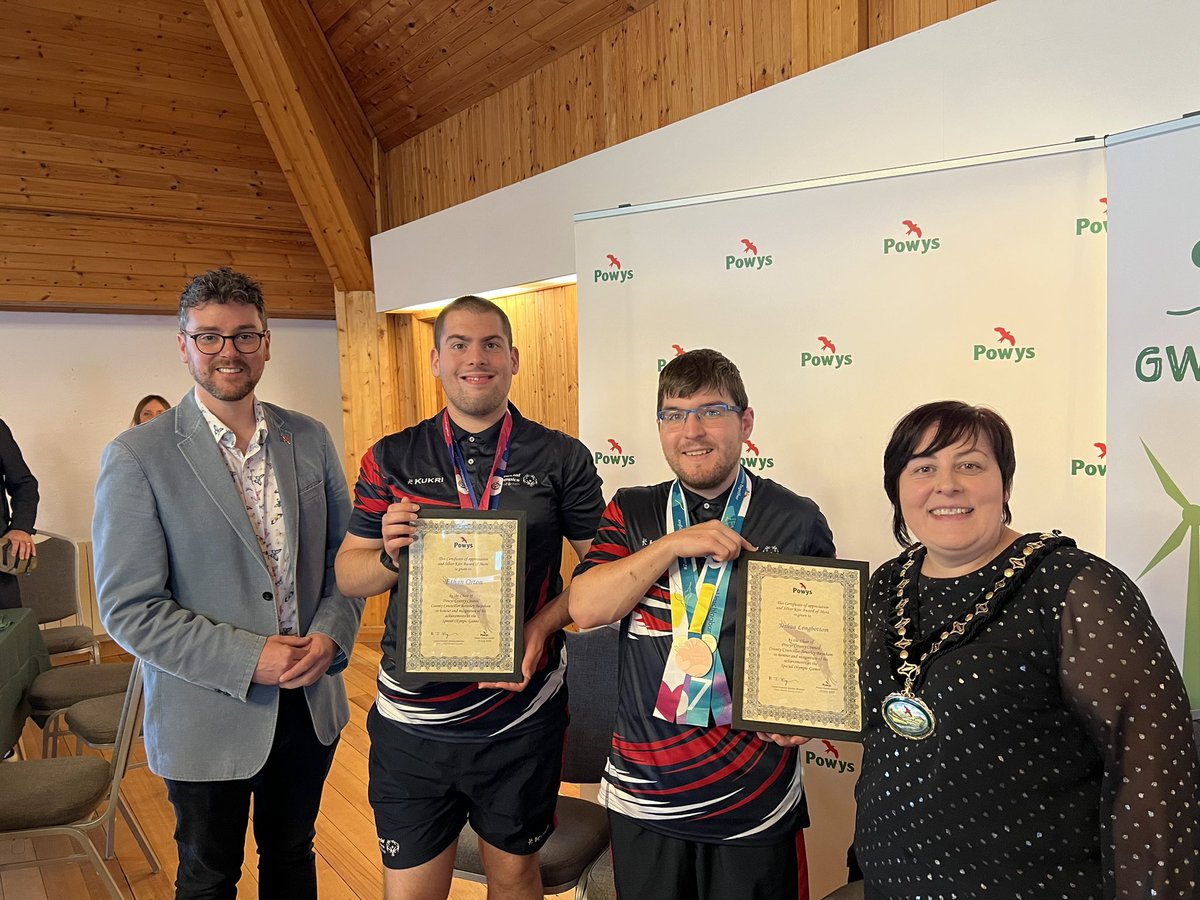 MatthewDorrance's tweet photo. Fantastic to see Ethan and Joshua recognised with Silver Kite Awards by @PowysCC’s Chair Cllr Bev Baynham. 

Ethan and Joshua successfully represented GB at the Special Olympics. They’re excellent ambassadors for our town and brilliant role models.  Well done lads 👏 🥇 🙌 https://t.co/ByHTYK4cfO