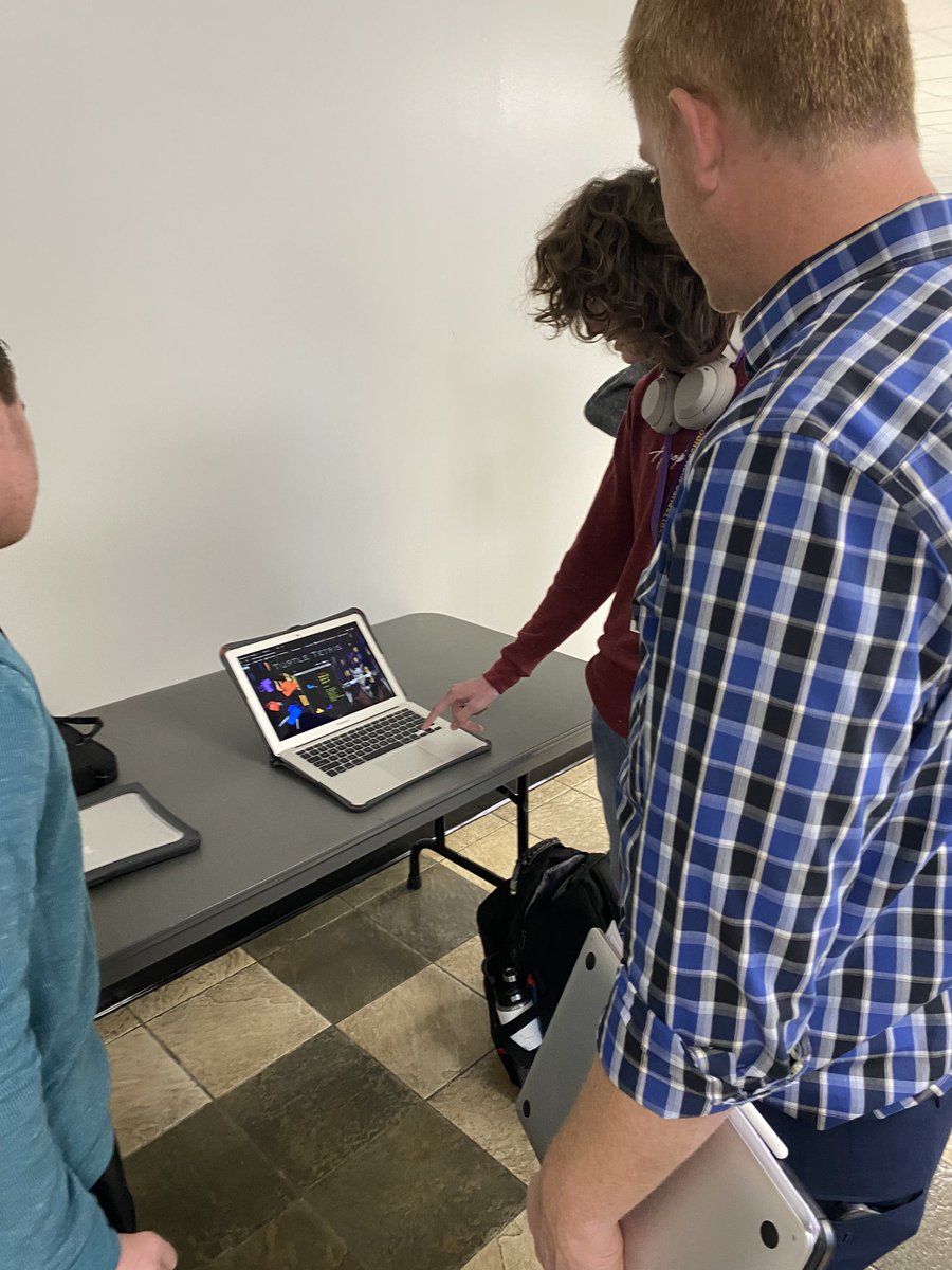 ShawnaSlaton's tweet photo. #instsweetsuite   Favorite moments: handing out devices on day one and watching students write a video game to present from that device. It’s about teaching them to use the tools. https://t.co/BQJiq4rcI6