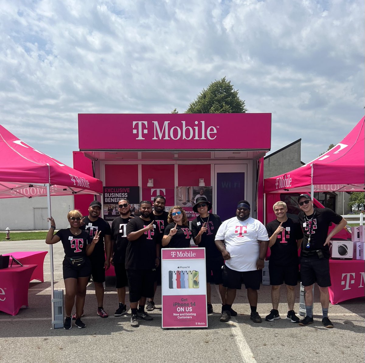 Ohio T-Mobile Truck Teams rocking out the Ohio State Fair together #oneteam 💕