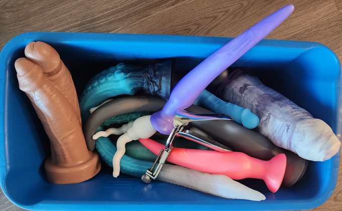 todays toys? https://t.co/rEEuBAIf2p