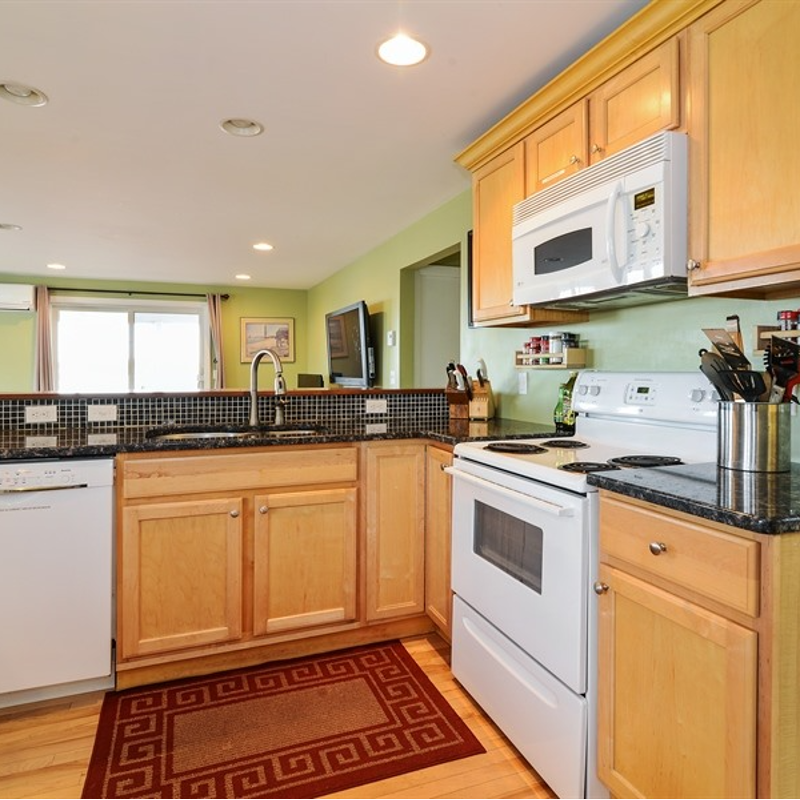 MunroeTeam's tweet photo. NARRAGANSETT: 46 CONANICUT RD 4 BED / 2 FULL BATH LOTS OF ROOM FOR THE WHOLE FAMILY 
WEEKLY RATE: $ 3000 WATER VIEWS, LARGE YARD WITH PATIO AREA, GAS GRILL, TABLE &amp; CHAIRS,SCREENED IN DECK AREA OFF OF DINING ROOM WEEKS AVAILABLE 8/19-8/26 AND 8/26-9/2 CALL NOW 401-789-9396 https://t.co/8j1abdxrXN