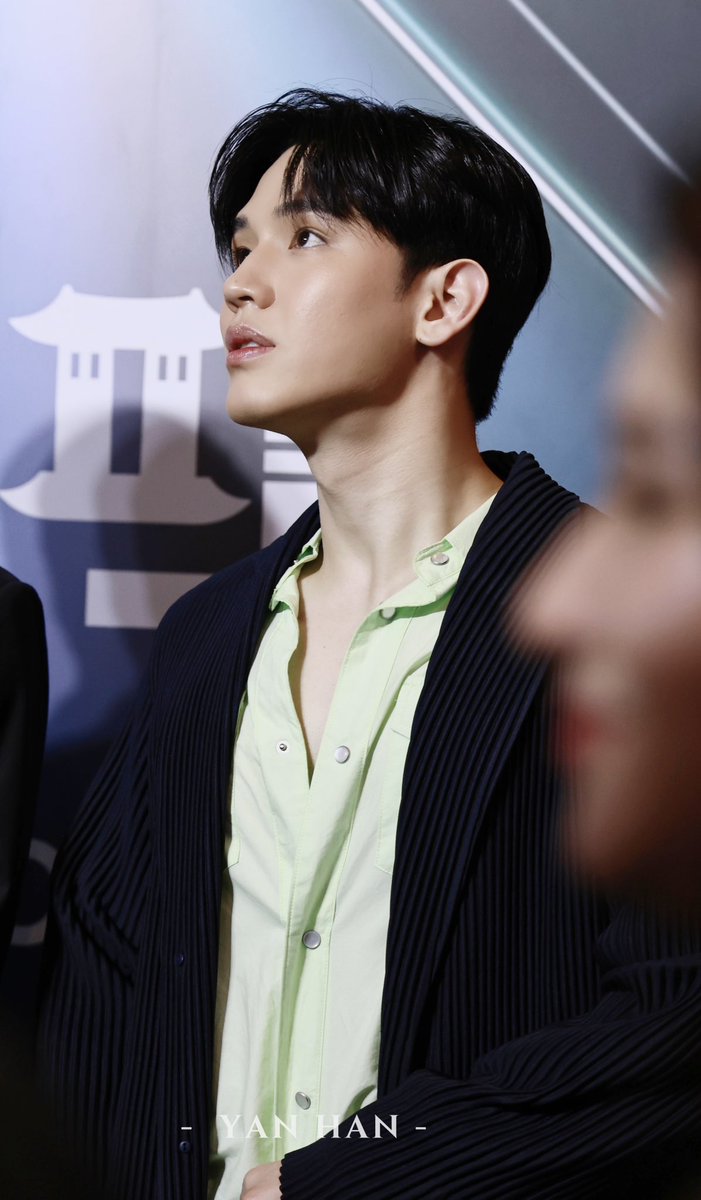 YanHantaynew's tweet photo. Beautiful!💙🤟🏻
#Newwiee #เตนิว @new_thitipoom 
#GalaxyZFlip5 
#ยินดีต้อนพับ 
#SamsungUnpacked https://t.co/Jyz3ik0f9n