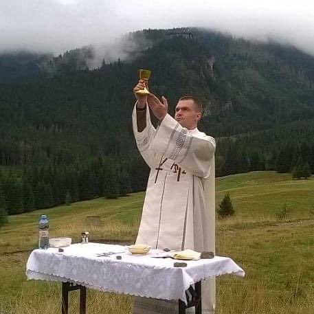 BpIgnacyDec's tweet photo. W liturgiczne wspomnienie św. Joachima i Anny diecezja świdnicka  i Kościół dolnośląski pożegnał do wieczności wspaniałego kapłana, ks. Grzegorza Umińskiego. Dziękujemy Panu Bogu za dobro, które nam przekazał przez posługę tego kapłana. https://t.co/iMZcCKG060