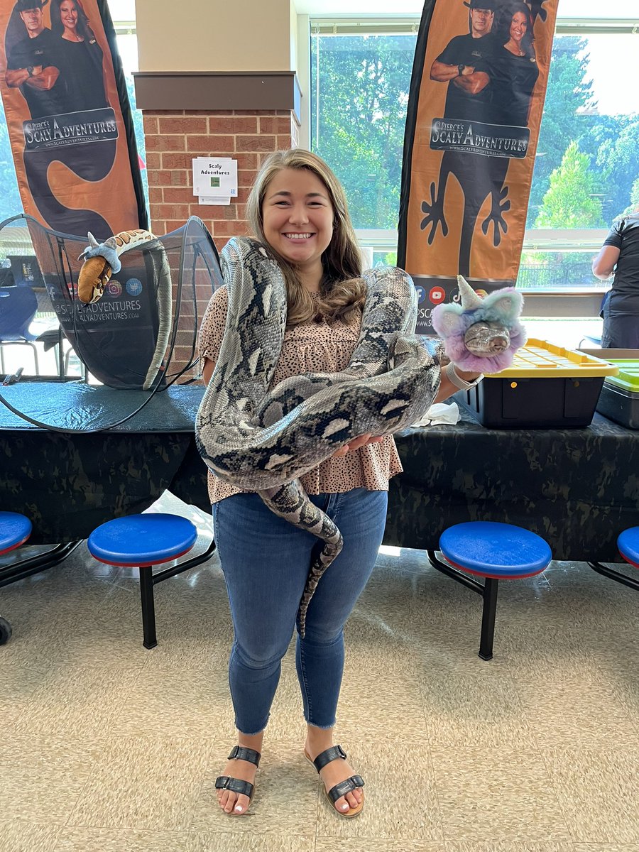 mrs_keppler's tweet image. Having the best day with @karleekelly13 seeing how we can make science more fun for our kiddos! #CobbScience #LoveToTeachHere also got to hold Ms. Snuggles!