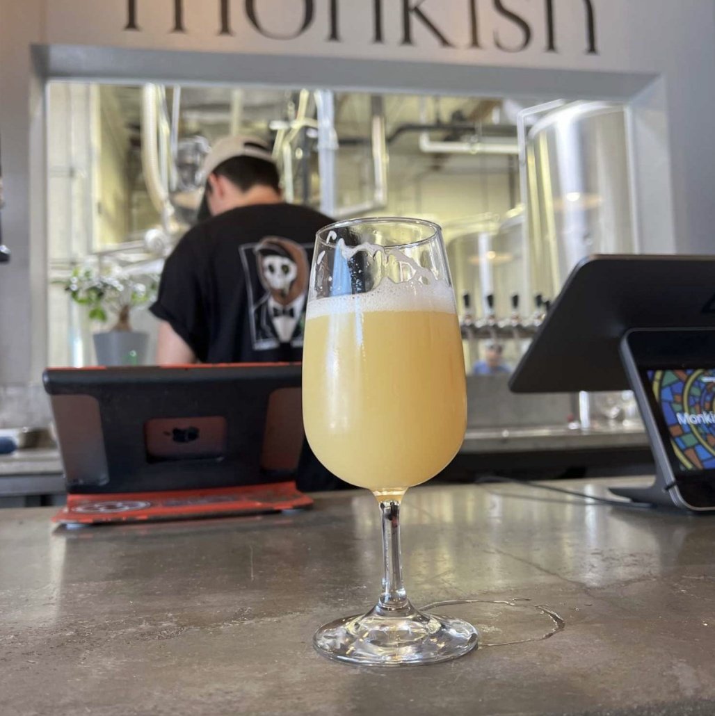 Today is #NationalIPADay - @monkishbrewing initially produced sour beers that I didn't care for. Now, they produce many great IPAs such as their Hey Echo #Torrance #craftbeer #NationalFoodHoliday