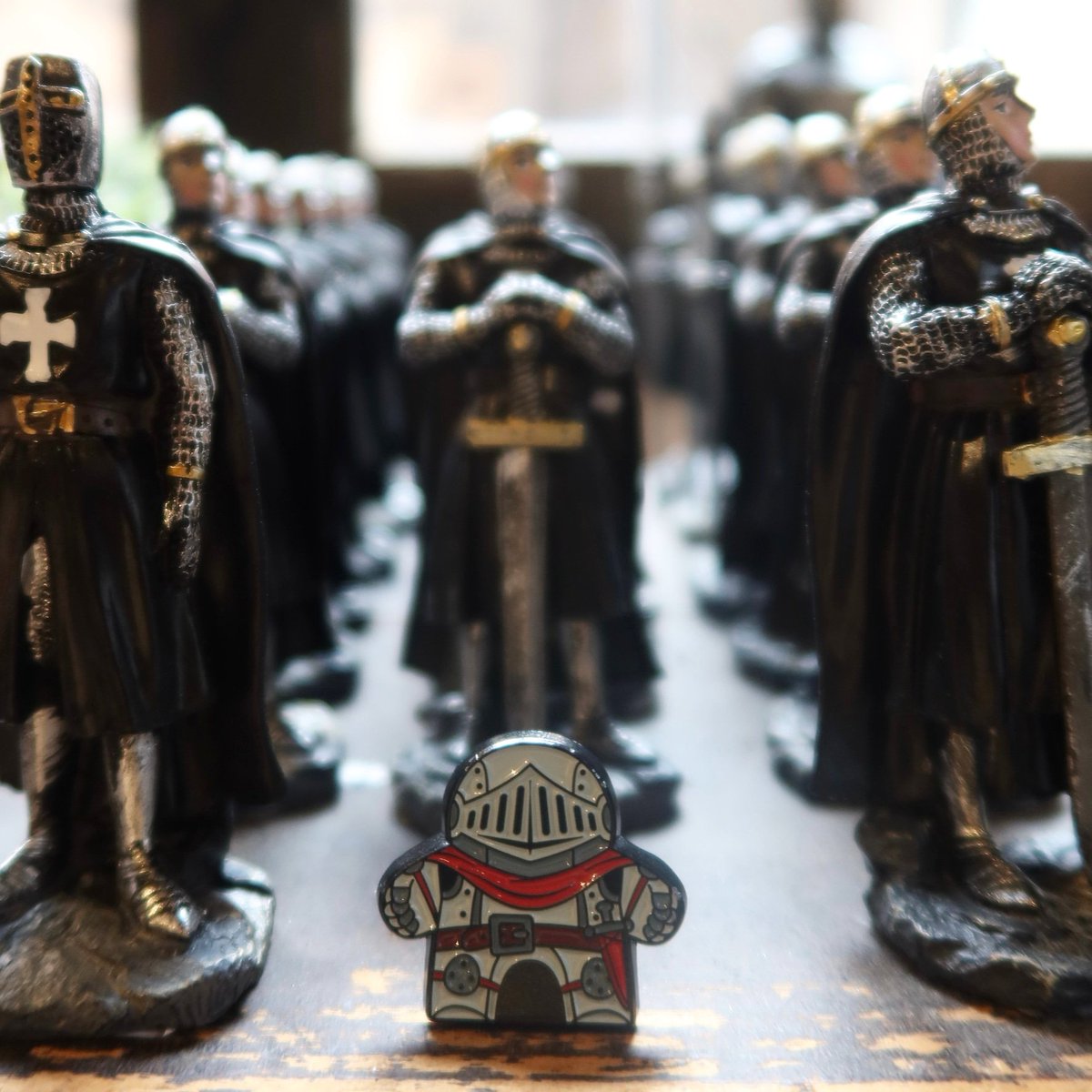 This lil knight needs some love. Feeling the pressure here in new company. 
etsy.com/listing/105182…
#ttrpg #chess #boardgames #dnd #geek