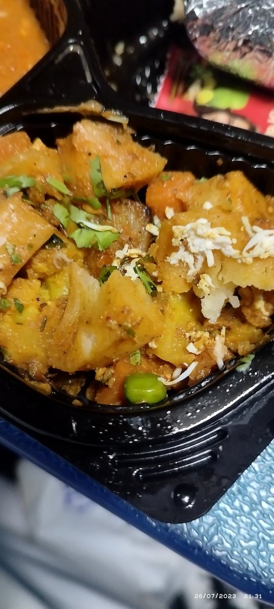 PragatiJajodia's tweet image. Indian rail restro is working very poorly.. Providing stale foul smell food.. Providing onion in jain thali.. #IndianRailways #railrestro @Indianrlyinfo @Railrestro