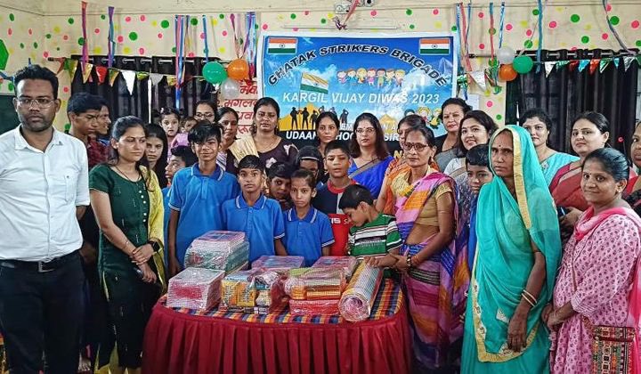 OfficialAwwa's tweet photo. #WeCare
On the occasion of #KargilVijayDiwas, the #AWWA fraternity of #Nasirabad gifted books and stationery items to the Special Children of #UdaanSchool with the aim of fostering education to all.
#AWWA
#GhatakStrikersBrigade #AgnibaazDivision https://t.co/PHSy40c2Ux
