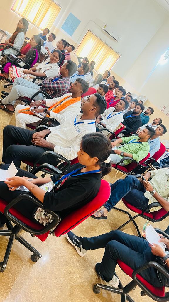 Kamalnayan84's tweet photo. #नागालैण्ड
#Students_For_Development(SFD)पूर्वोत्तर क्षेत्र की एक दिवसीय कार्यशाला नागालैंड के दीमापुर में संपन्न हुई। जिसमें वर्ष भर की गतिविधि आगामी योजना और कार्यों की चर्चा हुई। https://t.co/yDfzMJdQ6z