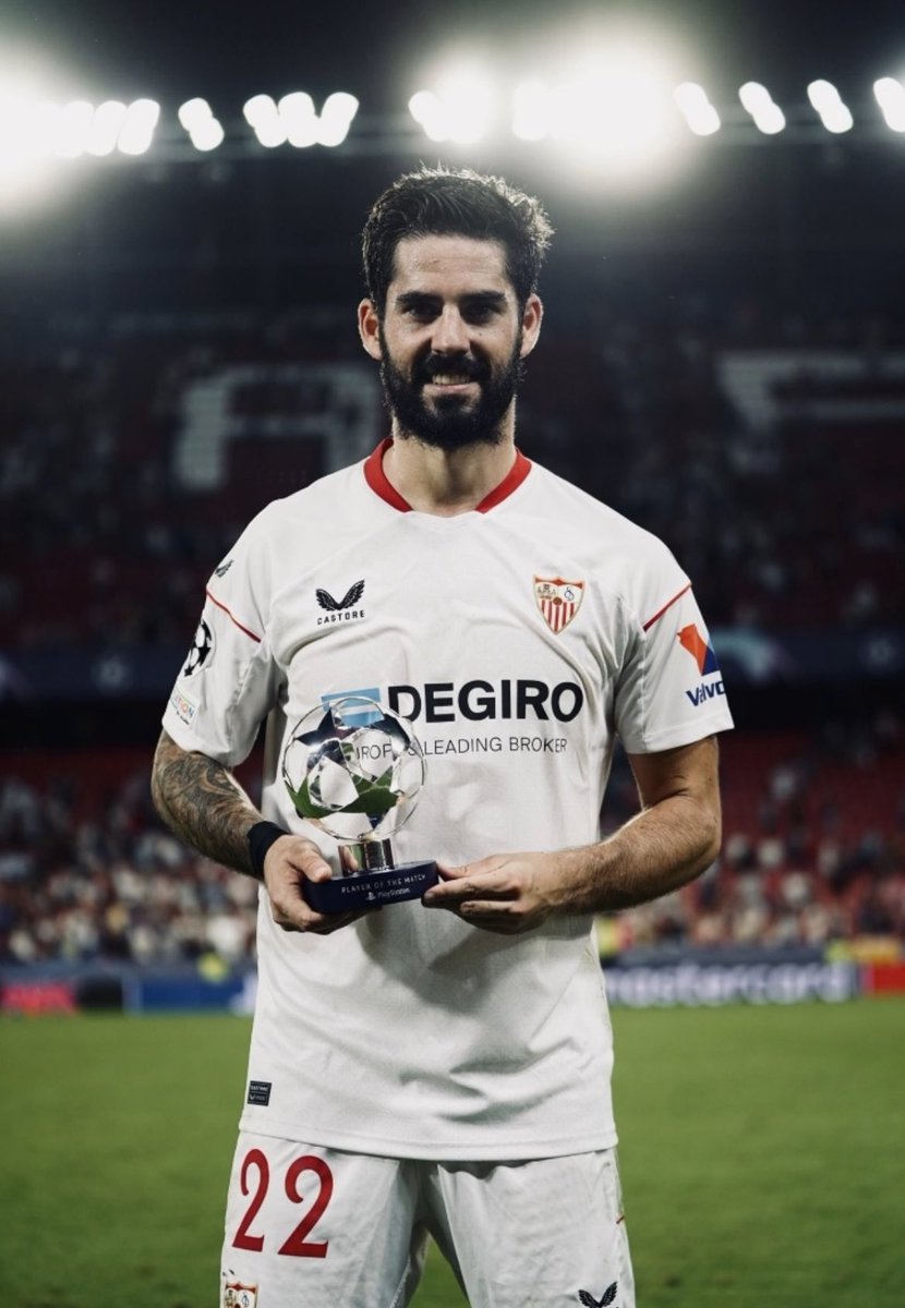 Navismo16's tweet photo. Eso que tienes en las manos no podrás volver a tenerlo en el equipo chico, lo siento @isco_alarcon https://t.co/pCGK1WGnmQ