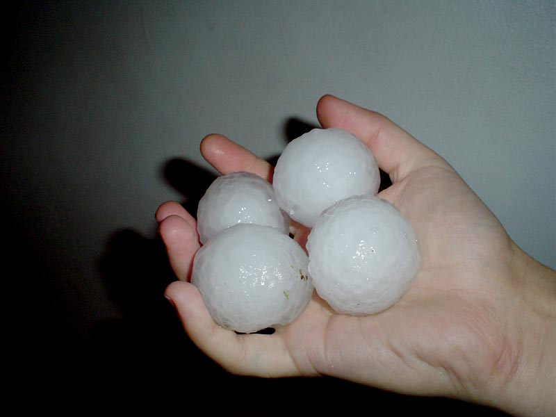 SMN_Argentina's tweet photo. 🗓️⛈️Hace 17 años, un día como hoy, la Ciudad de Buenos Aires y algunos sectores del Gran Buenos Aires fueron azotados por un histórico evento de #granizo dañino, cuyo tamaño alcanzaba los 5 cm. https://t.co/ANJ5hhVc5O