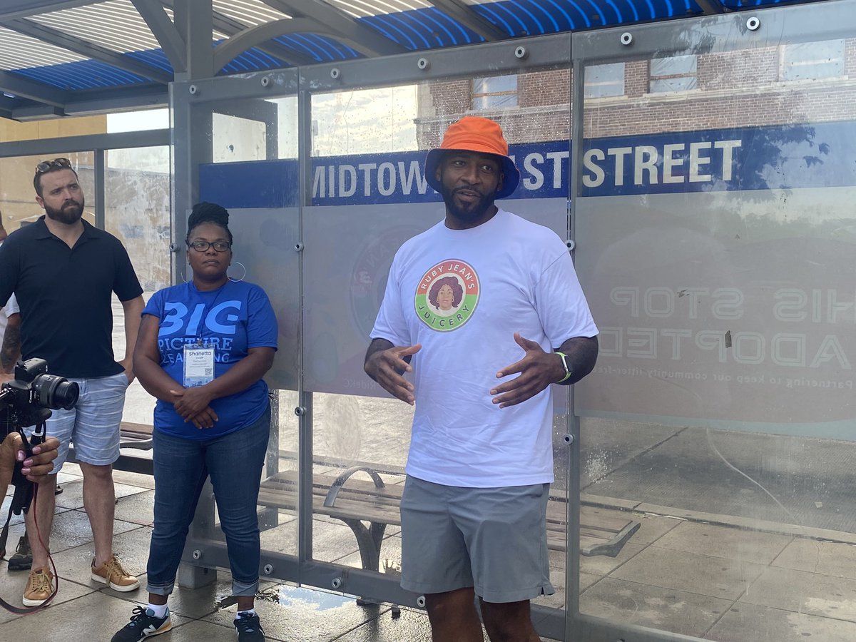 _VictoriaJA's tweet image. Thanks Chris Good + team at Ruby Jeans Juicery, for sharing the truth of Troost Ave and your dedication to the community. Plus, congrats on your 8 year anniversary🎉 #thebigbang2023