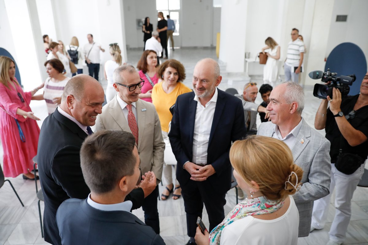 📢 Возбудливи вести! Горди сме што можеме да го објавиме почетокот на проектот #ЕУзаЧистВоздух 🇪🇺🇲🇰
Заедно со #EU, <a href="/MOEPPMKD/">MOEPP</a> и локални партнери, <a href="/UNOPS/">UNOPS</a> посветено ќе работи на подобрување на квалитетот на воздухот во Скопје, Битола, Куманово и Тетово 🏙️🍃