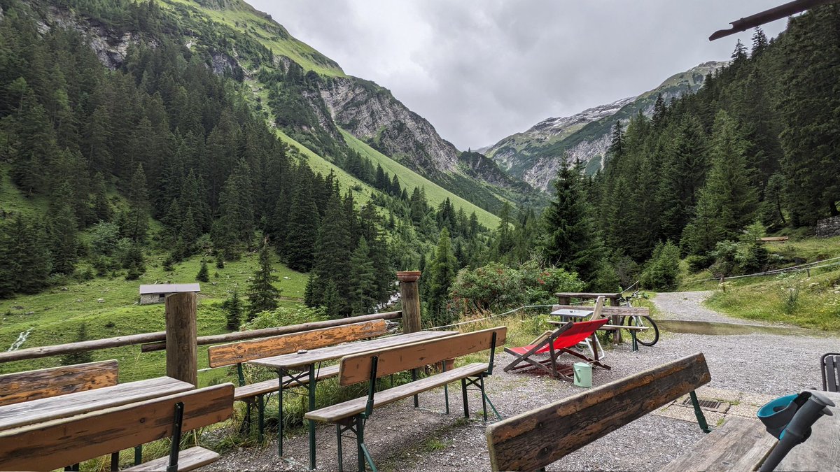 Sabine_MD's tweet photo. Bei der Wetterprognose noch einen Wandertag im #Lechtal eingelegt und von Holzgau den Rundweg Simmswasserfall und Hängebrücke mit Abstecher zur Roßgumpenalm gemacht und einen aufregenden Tag mit Wasserwandern und tollen Ausblicken erlebt #Lechweg https://t.co/zHka59vLWy