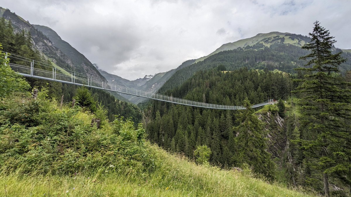 Sabine_MD's tweet photo. Bei der Wetterprognose noch einen Wandertag im #Lechtal eingelegt und von Holzgau den Rundweg Simmswasserfall und Hängebrücke mit Abstecher zur Roßgumpenalm gemacht und einen aufregenden Tag mit Wasserwandern und tollen Ausblicken erlebt #Lechweg https://t.co/zHka59vLWy